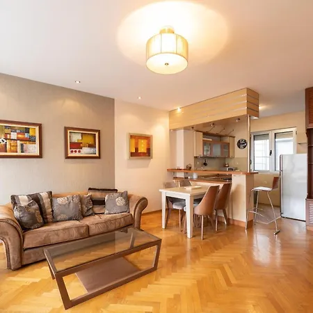 Center Lux Ii Apartment *